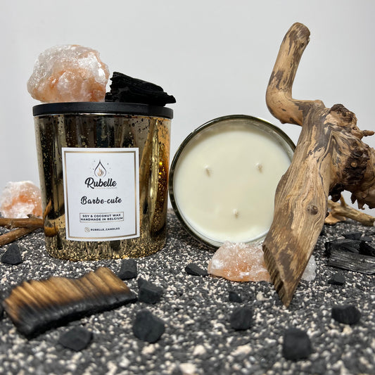Rubelle Geurkaars: Barbe-cute, smokey houtachtig aroma met katoenen lonten.